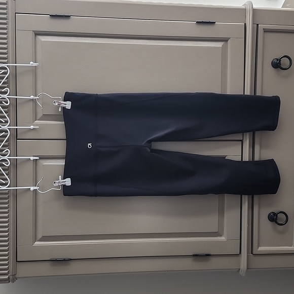 Gap fit eclipse Capri workout pants size small - Picture 2 of 4